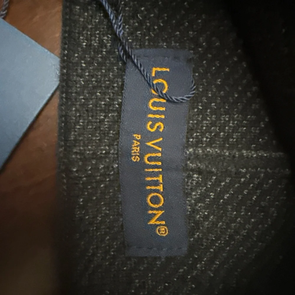 Louis Vuitton Black Knit Accessory - Picture 3 of 6